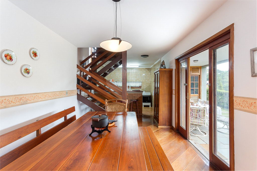 Casa de Condomínio - Campos do Jordão - 3 Quartos - Venda / Compra