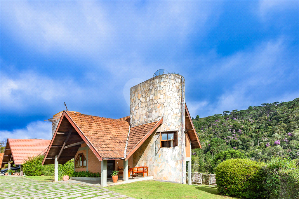 Casa de Condomínio - Campos do Jordão - 3 Quartos - Venda / Compra