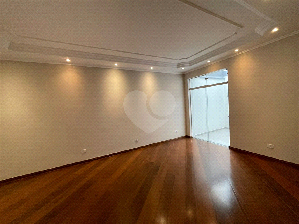 Sobrado totalmente reformado, 181 m2, 3 dormitórios, 2 suítes, 2 vagas na Freguesia do Ó! Venha conferir!