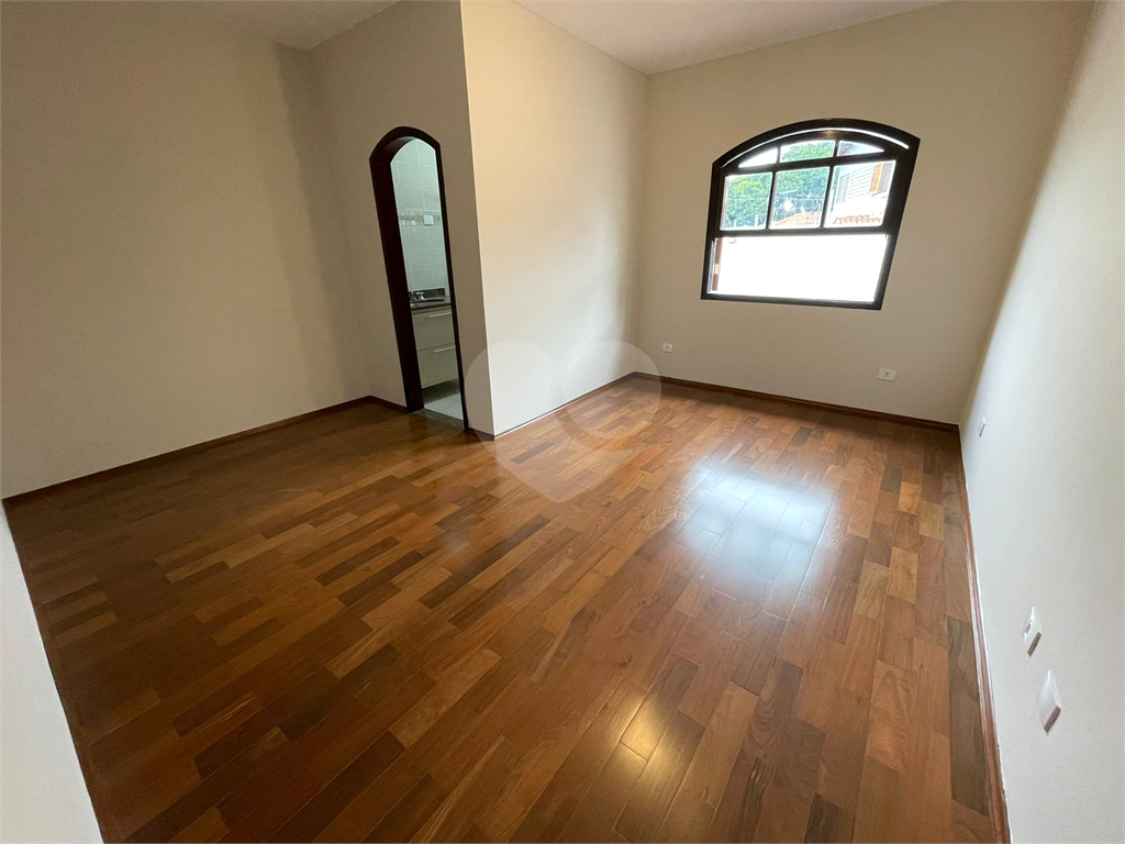 Sobrado totalmente reformado, 181 m2, 3 dormitórios, 2 suítes, 2 vagas na Freguesia do Ó! Venha conferir!