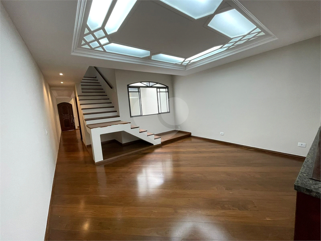 Sobrado totalmente reformado, 181 m2, 3 dormitórios, 2 suítes, 2 vagas na Freguesia do Ó! Venha conferir!