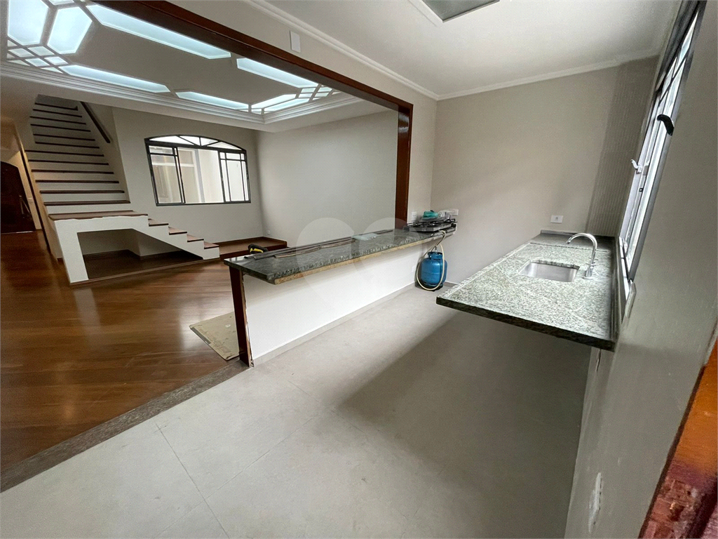 Sobrado totalmente reformado, 181 m2, 3 dormitórios, 2 suítes, 2 vagas na Freguesia do Ó! Venha conferir!