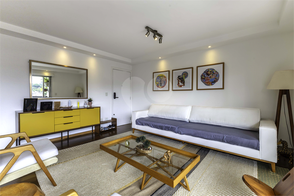 Imóvel de 115m² com sala ampla com varanda 3 suítes todo reformado Sumaré Perdizes