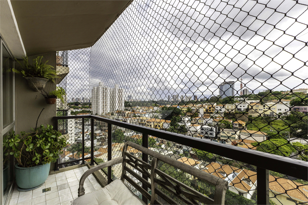 Imóvel de 115m² com sala ampla com varanda 3 suítes todo reformado Sumaré Perdizes