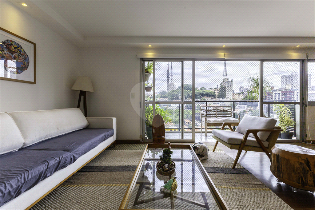 Imóvel de 115m² com sala ampla com varanda 3 suítes todo reformado Sumaré Perdizes