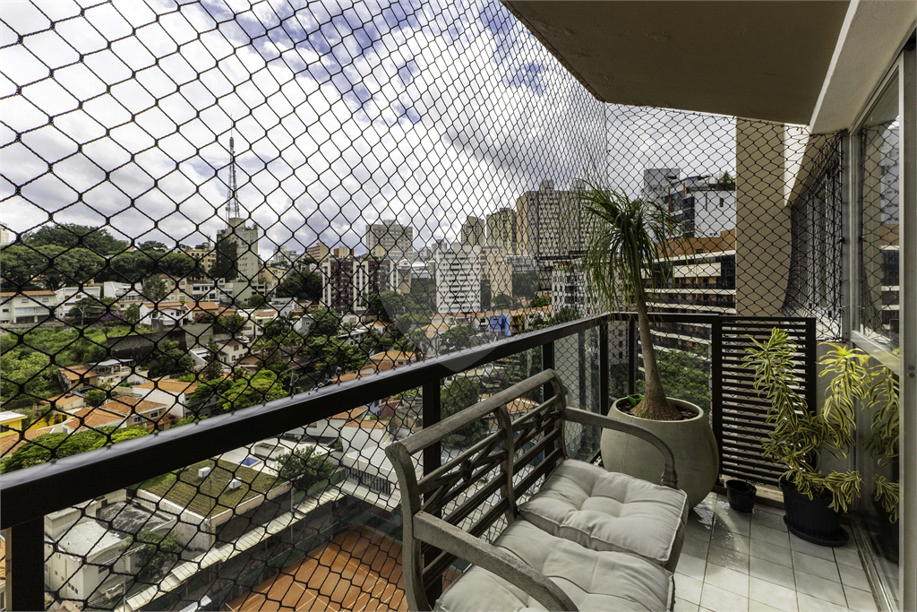 Imóvel de 115m² com sala ampla com varanda 3 suítes todo reformado Sumaré Perdizes