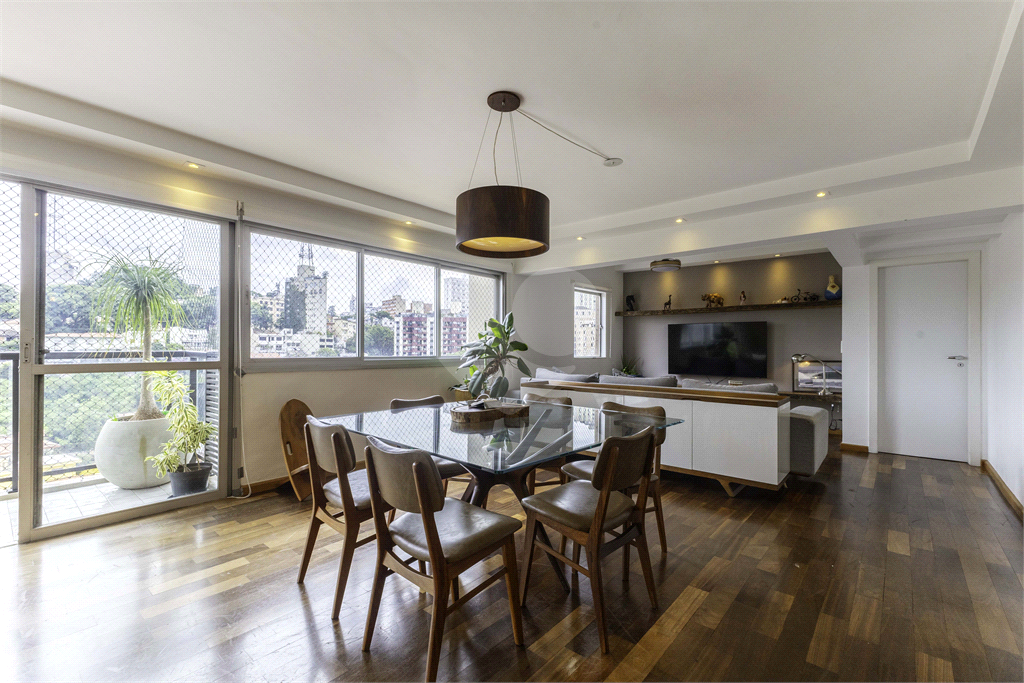 Imóvel de 115m² com sala ampla com varanda 3 suítes todo reformado Sumaré Perdizes