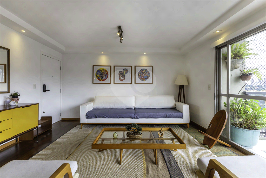 Imóvel de 115m² com sala ampla com varanda 3 suítes todo reformado Sumaré Perdizes