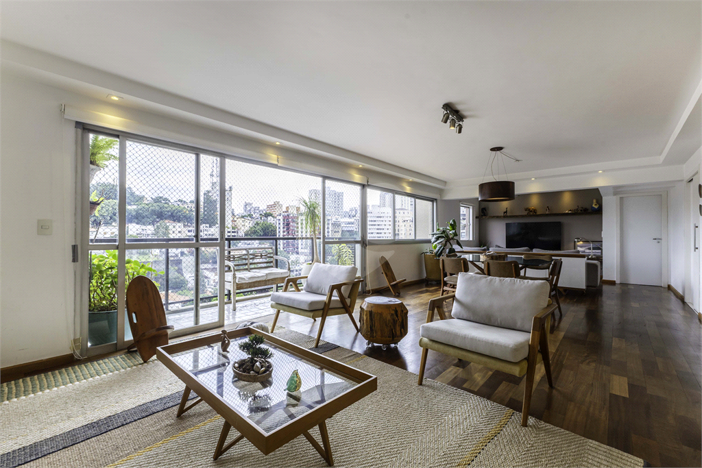 Imóvel de 115m² com sala ampla com varanda 3 suítes todo reformado Sumaré Perdizes