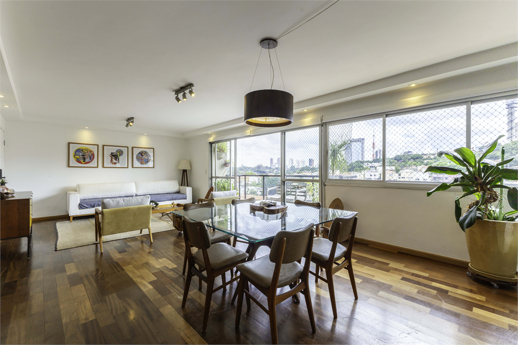 Imóvel de 115m² com sala ampla com varanda 3 suítes todo reformado Sumaré Perdizes