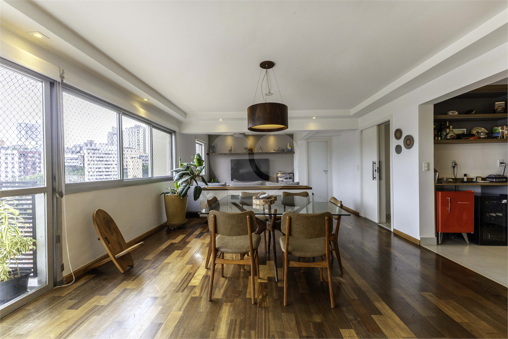 Imóvel de 115m² com sala ampla com varanda 3 suítes todo reformado Sumaré Perdizes