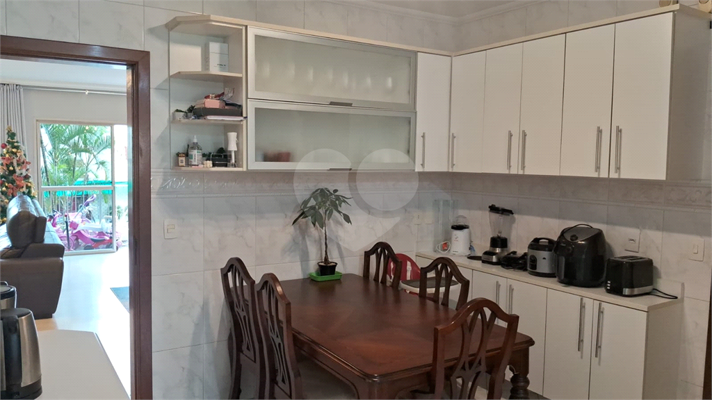 Apartamento a venda na Aclimação com 4 dormitórios e 2 vagas.