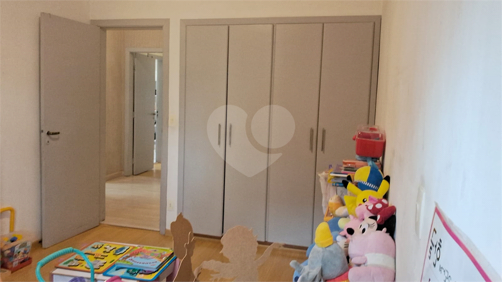 Apartamento a venda na Aclimação com 4 dormitórios e 2 vagas.