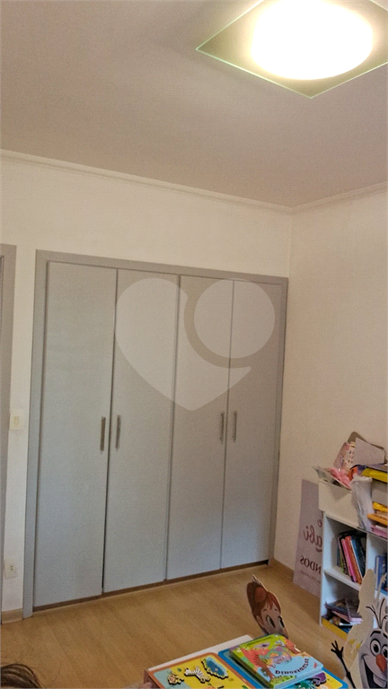 Apartamento a venda na Aclimação com 4 dormitórios e 2 vagas.