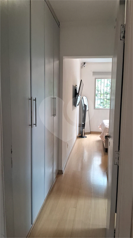 Apartamento a venda na Aclimação com 4 dormitórios e 2 vagas.