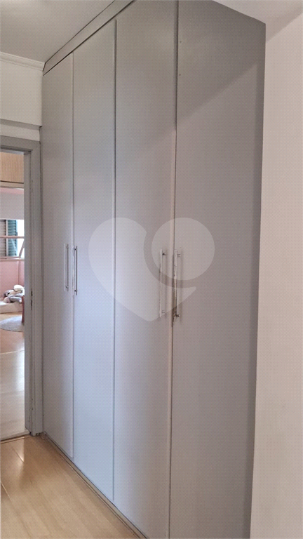 Apartamento a venda na Aclimação com 4 dormitórios e 2 vagas.