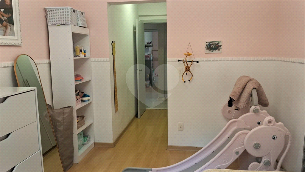 Apartamento a venda na Aclimação com 4 dormitórios e 2 vagas.