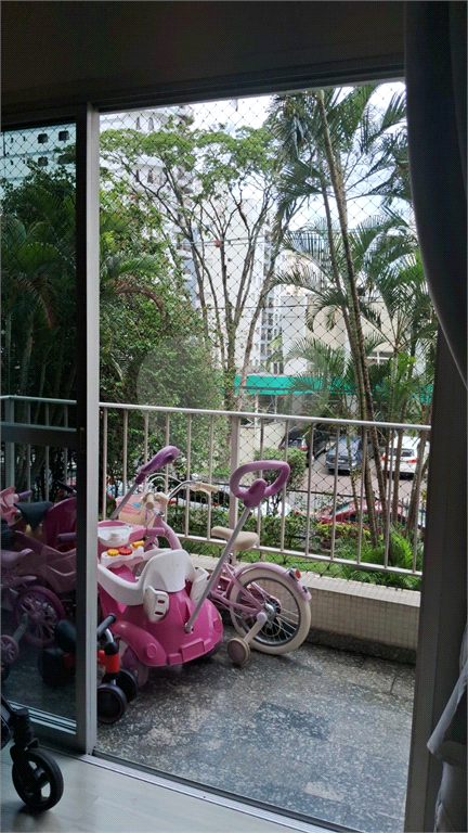 Apartamento a venda na Aclimação com 4 dormitórios e 2 vagas.