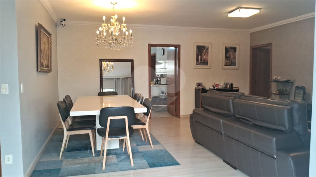 Apartamento a venda na Aclimação com 4 dormitórios e 2 vagas.