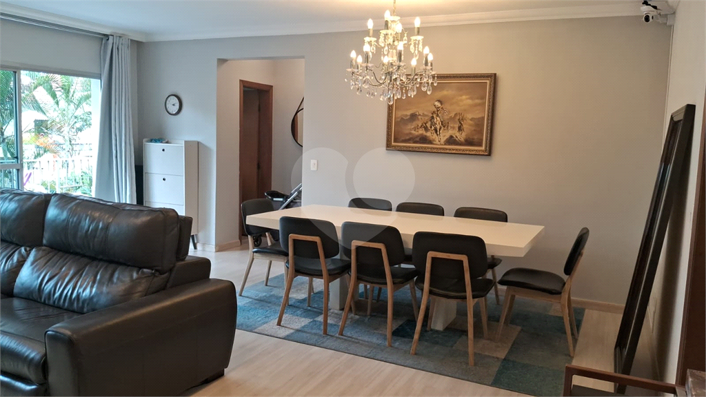 Apartamento a venda na Aclimação com 4 dormitórios e 2 vagas.