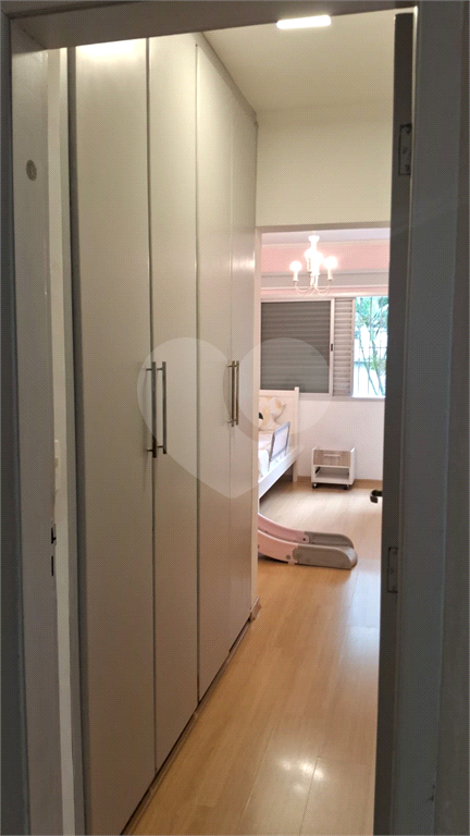 Apartamento a venda na Aclimação com 4 dormitórios e 2 vagas.