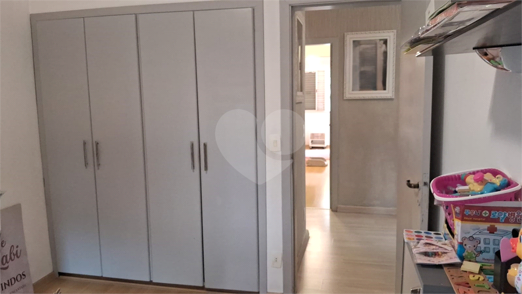 Apartamento a venda na Aclimação com 4 dormitórios e 2 vagas.