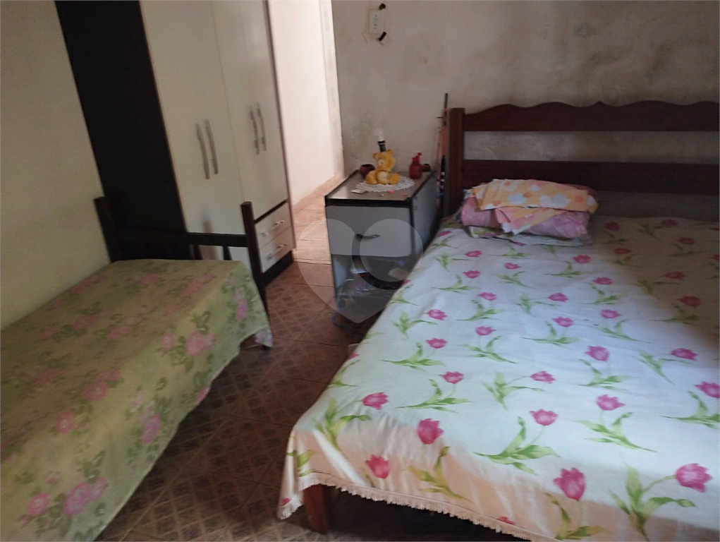 Casa em Mongaguá, com 2 dormitórios amplos 1 vaga , 