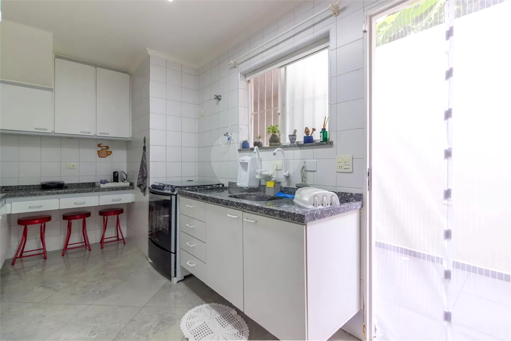 Sobrado Vila Madalena 3 dormitórios, sendo 1 suite e 2 vagas de garagem