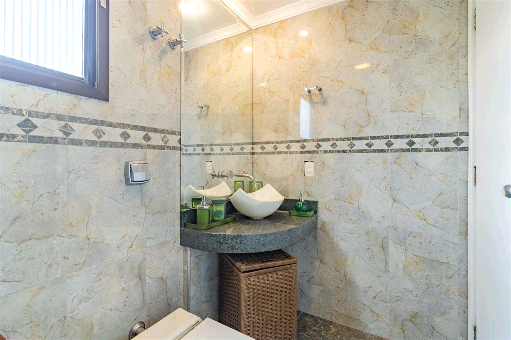 APARTAMENTO em PINHEIROS