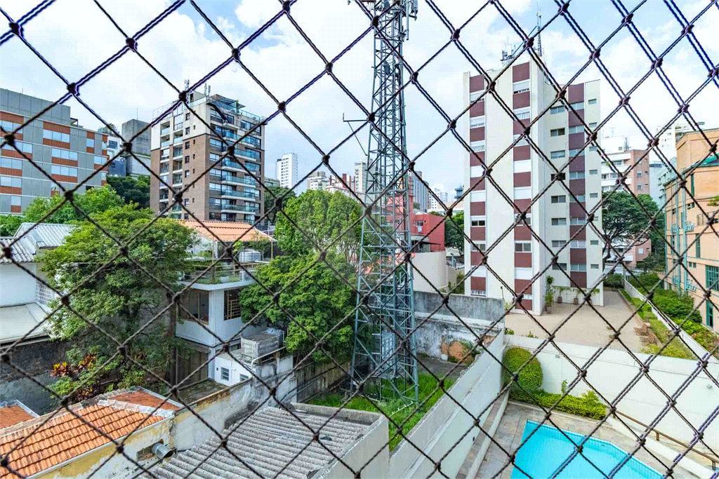 APARTAMENTO em PINHEIROS