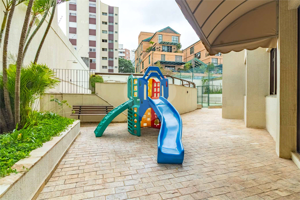 APARTAMENTO em PINHEIROS