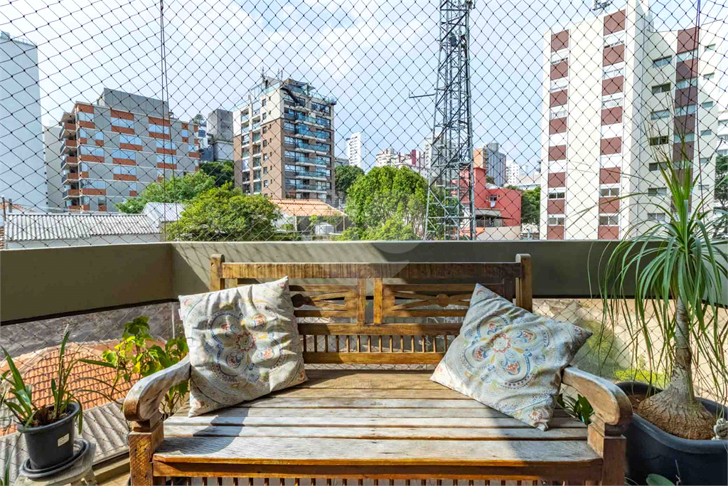 APARTAMENTO em PINHEIROS