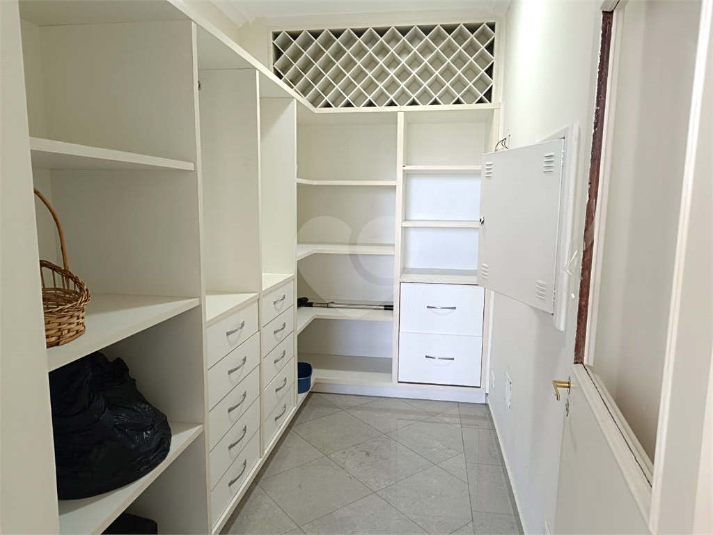 Apartamento em Higienópolis com 4 quartos e 3 vagas