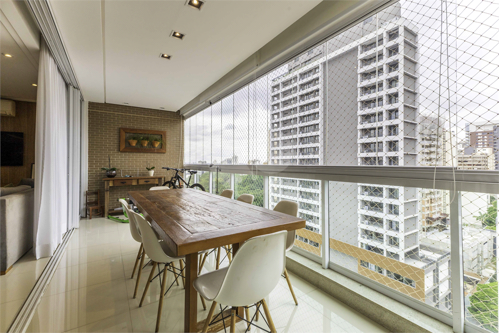 Apartamento em Perdizes com quadra tênis