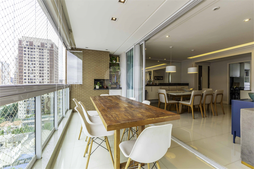 Apartamento em Perdizes com quadra tênis