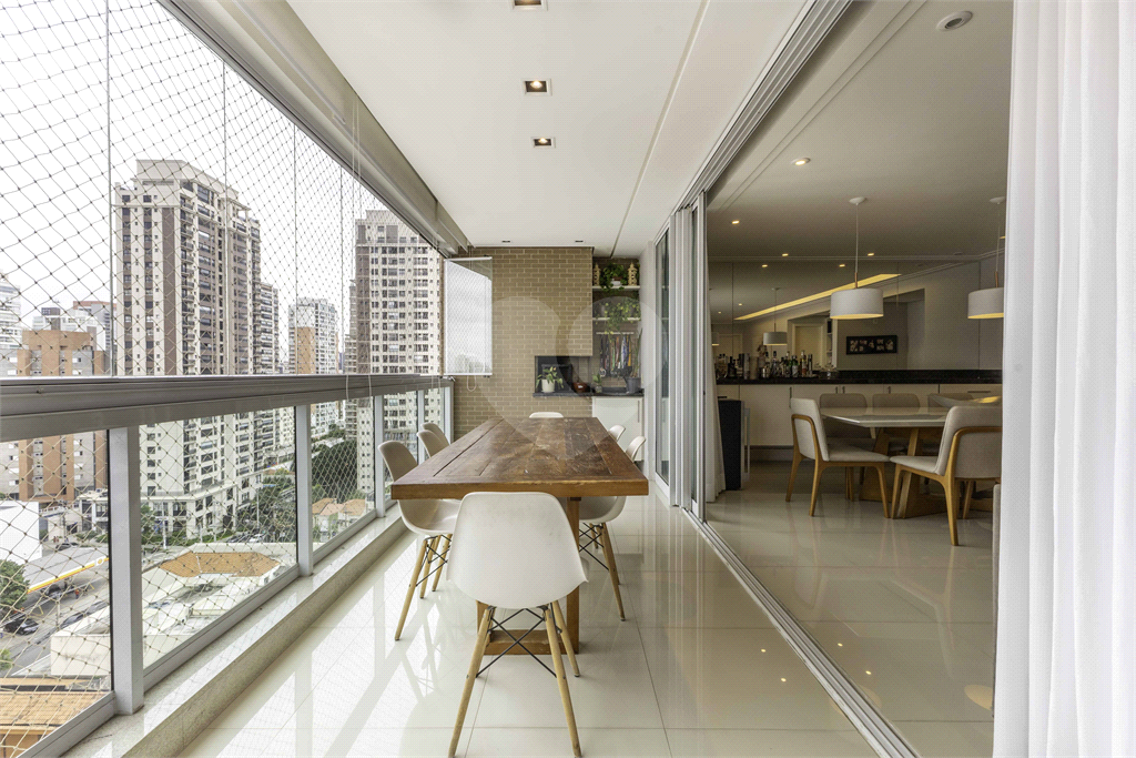 Apartamento em Perdizes com quadra tênis