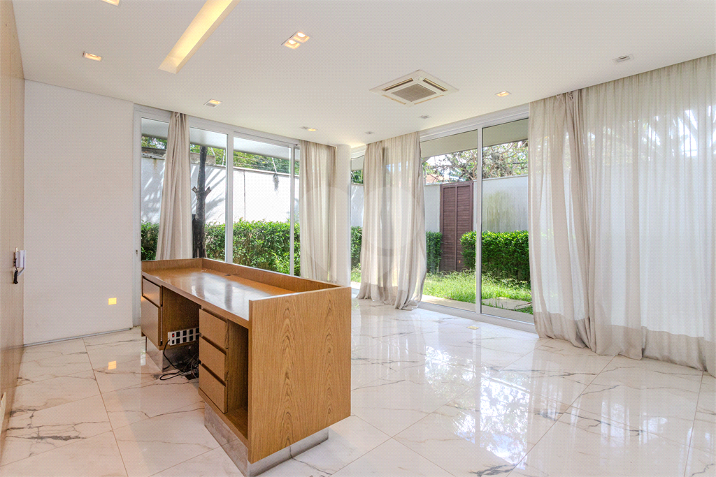 Casa comercial de alto padrão em Alto de Pinheiros 