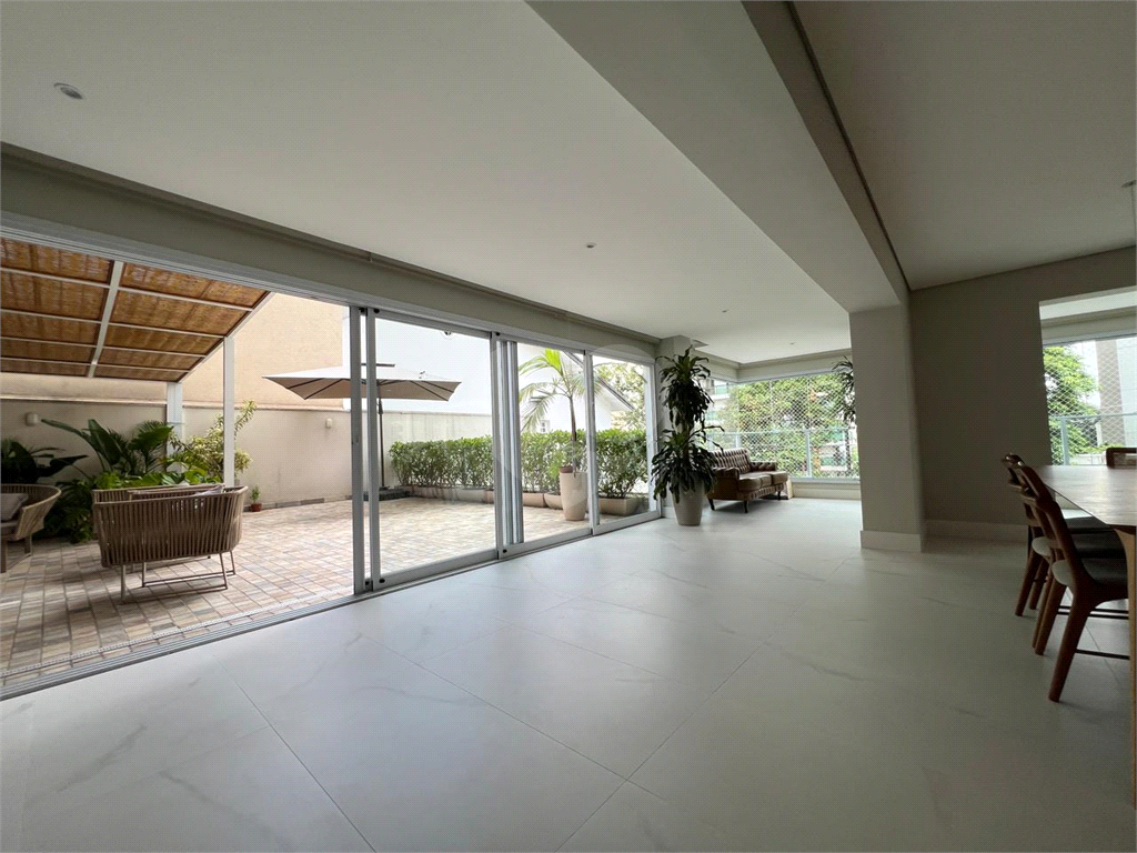 ELEGÂNCIA ATEMPORAL EM SANTANA