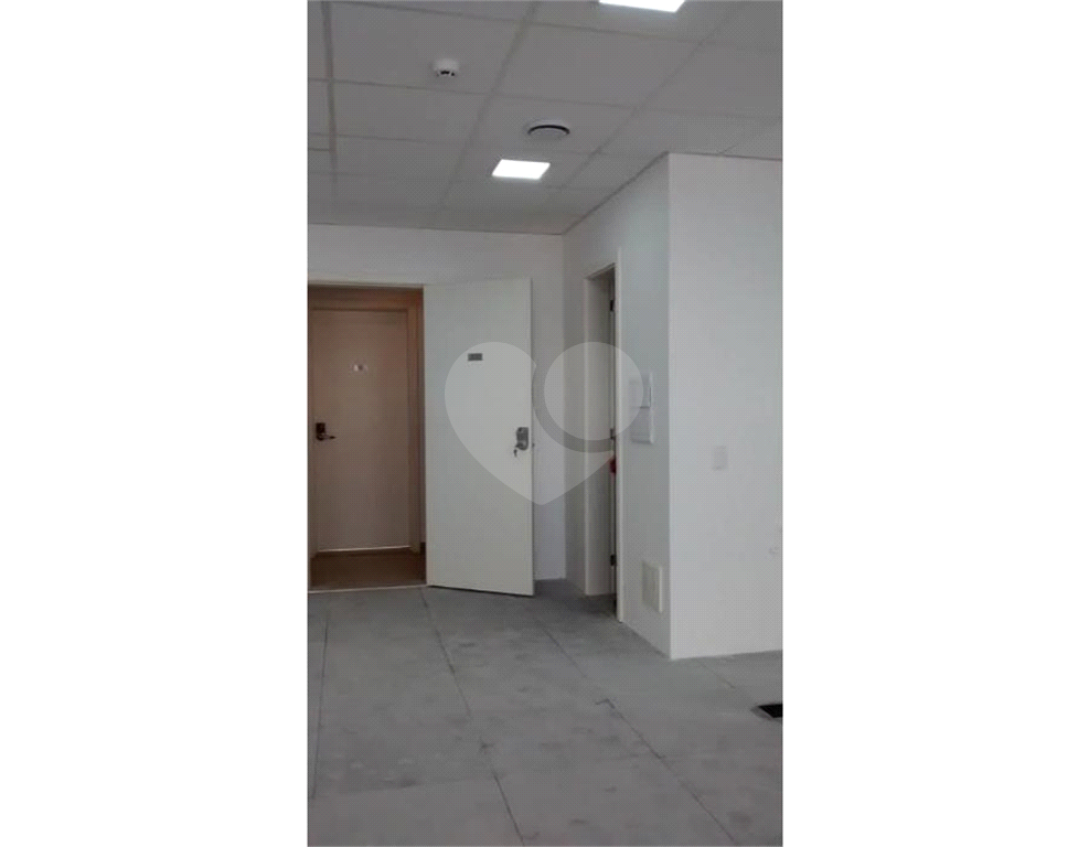 Sala comercial a Venda ou Locação de 39m2 Ave. Marques de São Vicente