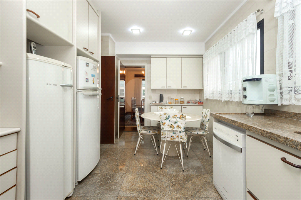 Apartamento com 3 suítes e varanda gourmet em Santana