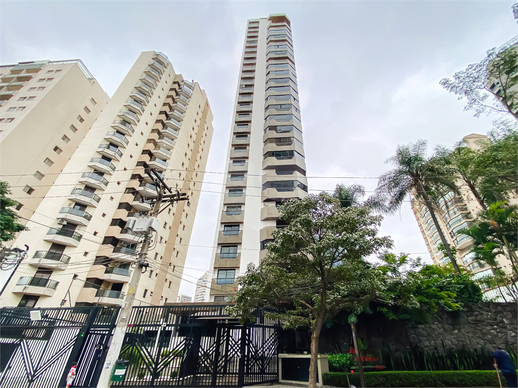 Apartamento com 3 suítes e varanda gourmet em Santana