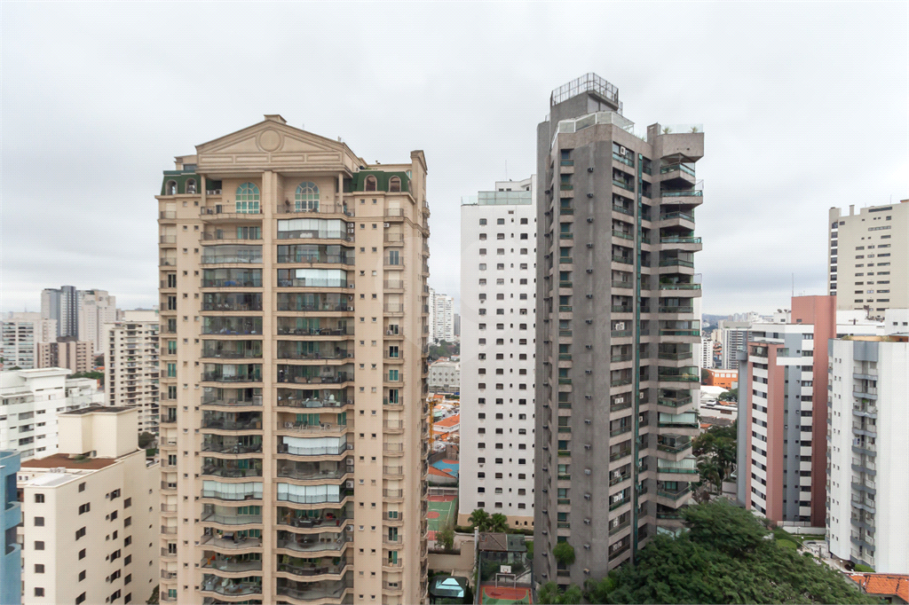 Apartamento com 3 suítes e varanda gourmet em Santana