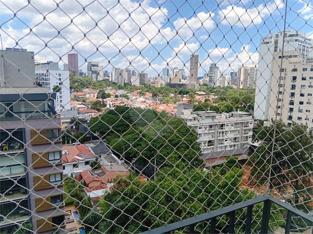 Vila Madalena – Apartamento Modernizado com Sacada e 1 Vagas | 90m²
