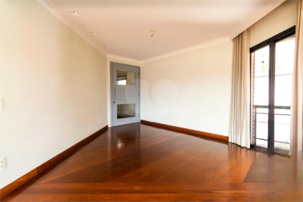 Higienópolis: 2 suítes, varanda envidraçada e vista aberta