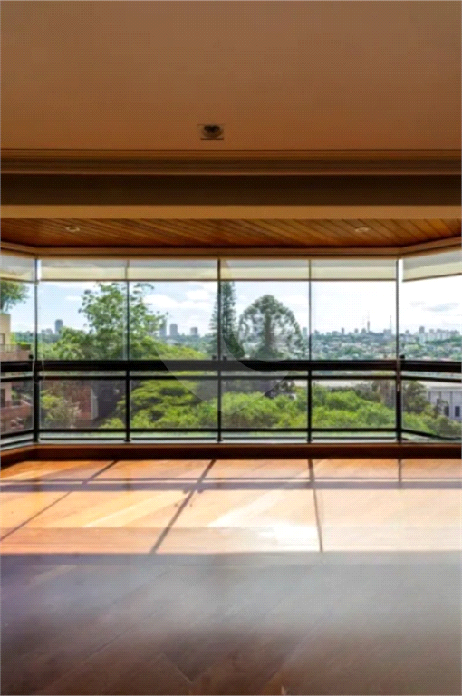 Higienópolis: 2 suítes, varanda envidraçada e vista aberta