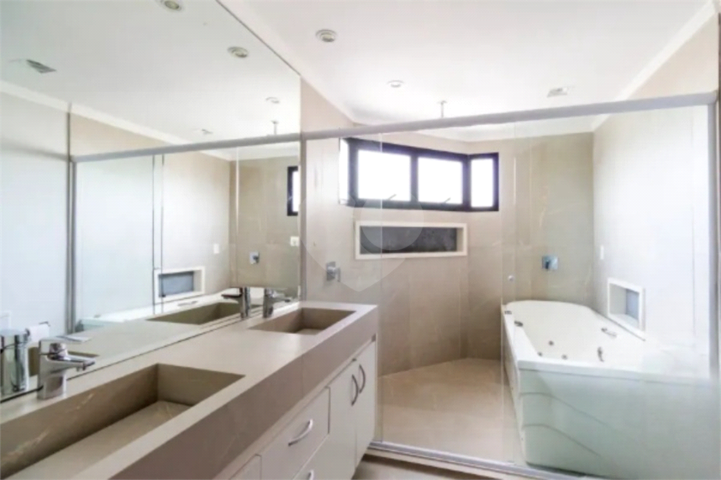 Higienópolis: 2 suítes, varanda envidraçada e vista aberta