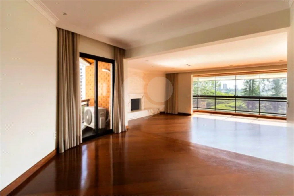 Higienópolis: 2 suítes, varanda envidraçada e vista aberta