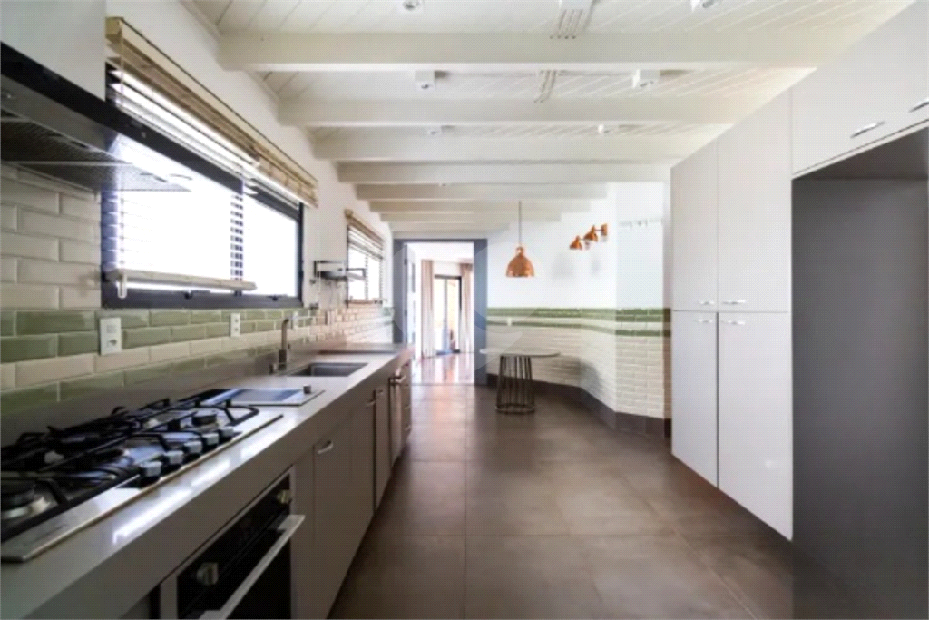 Higienópolis: 2 suítes, varanda envidraçada e vista aberta