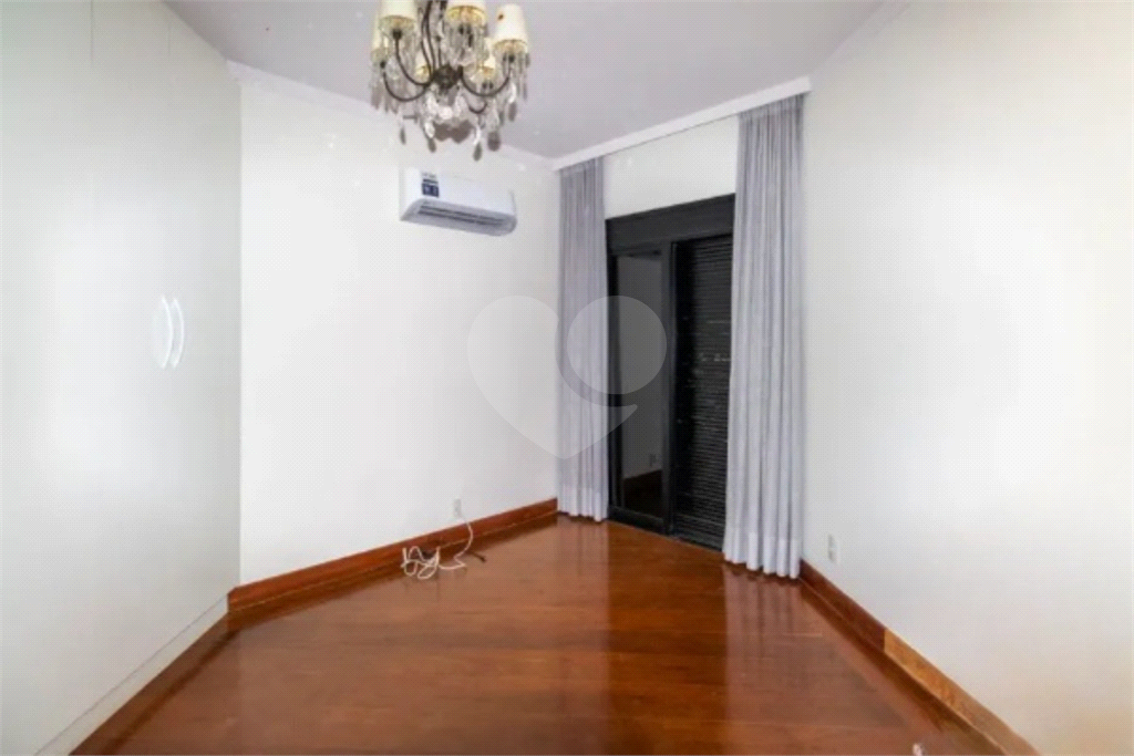 Higienópolis: 2 suítes, varanda envidraçada e vista aberta