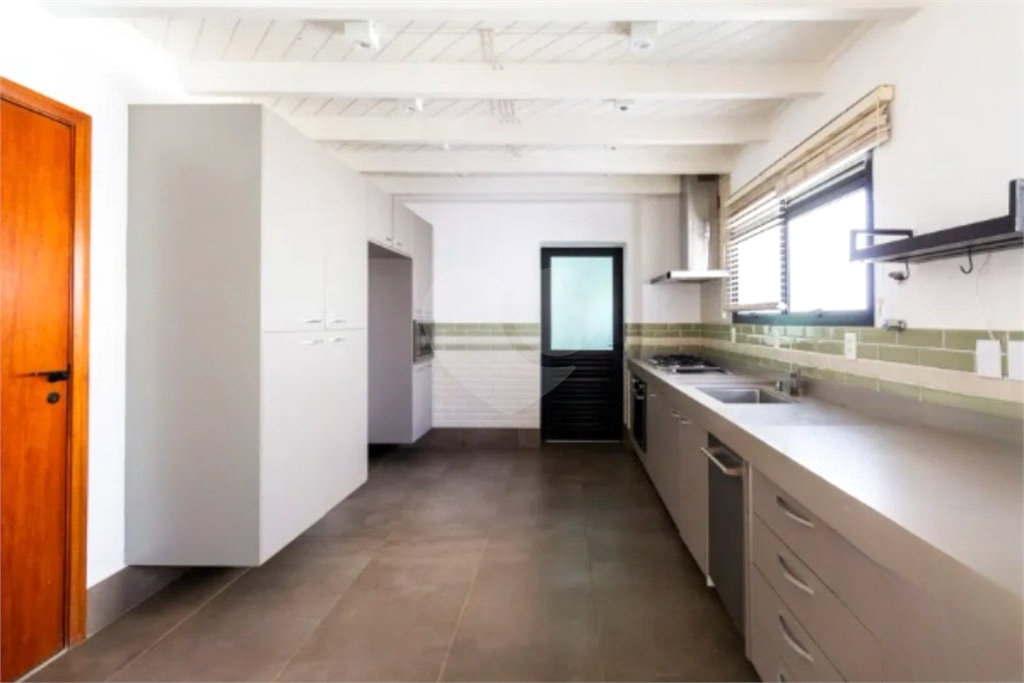 Higienópolis: 2 suítes, varanda envidraçada e vista aberta